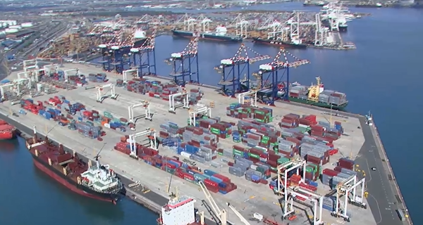 container dock with container ships
